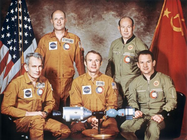 Soyuz-Apollo projesi. Soyuz-19 mürettebatı: Leonov ve Kubasov; ABD’li astronotlar: Stafford, Slayton ve Brand. - Sputnik Türkiye
