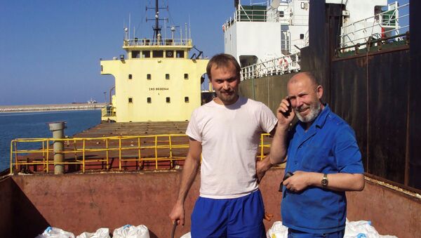 Lübnan’ın başkenti Beyrut’taki patlamaya neden olan amonyum nitratı altı yıl önce kente taşıyan MV Rhosus adlı geminin eski kaptanı Boris Prokoşev (sağda) - Sputnik Türkiye