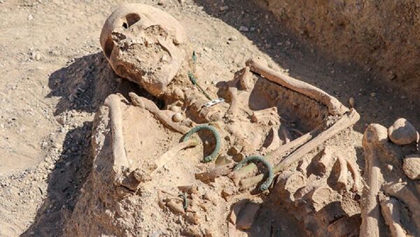 Van'da ‘takı setiyle’ gömülmüş Urartulu kadın mezarı bulundu - Sputnik Türkiye