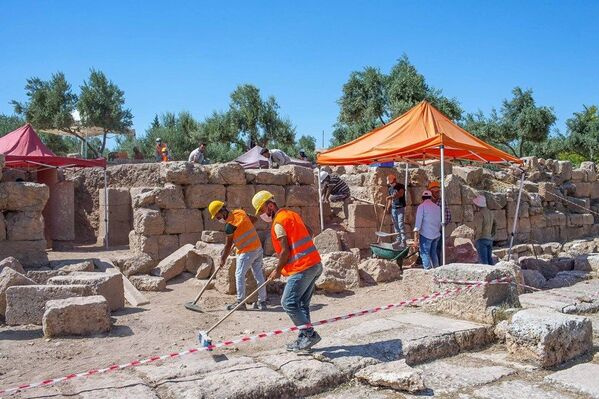 Dara Antik Kenti'nde kazı çalışmaları 12 aya çıkarıldı: Bölgede her aileden bir kişi kazıda çalışabilecek - Sputnik Türkiye