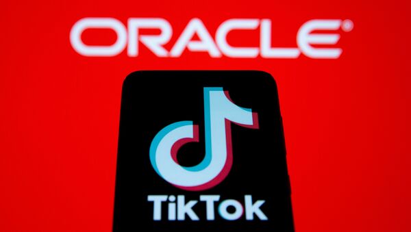 TikTok ve Oracle logolarının birarada illüstrasyonu - Sputnik Türkiye
