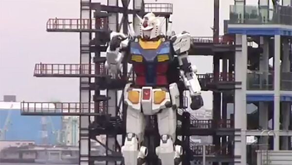 Japonya'nın Yokohama şehrindeki Gundam Fabrikası'nda bu hafta devinim denemeleri başarıyla gerçekleştirilen dev insansı robot - Sputnik Türkiye