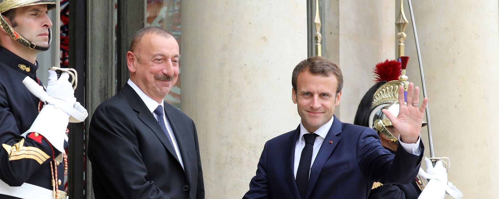 Azerbaycan Cumhurbaşkanı İlham Aliyev ile Fransa Cumhurbaşkanı Emmanuel Macron - Sputnik Türkiye, 1920, 13.11.2022