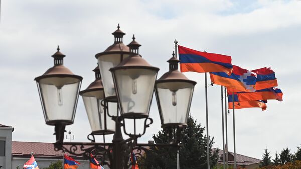 Ermenistan ve Dağlık Karabağ bayrakları - Sputnik Türkiye