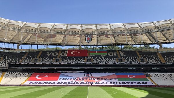 Beşiktaş-Azerbaycan bayrağı, destek, Vodafone Arena - Sputnik Türkiye