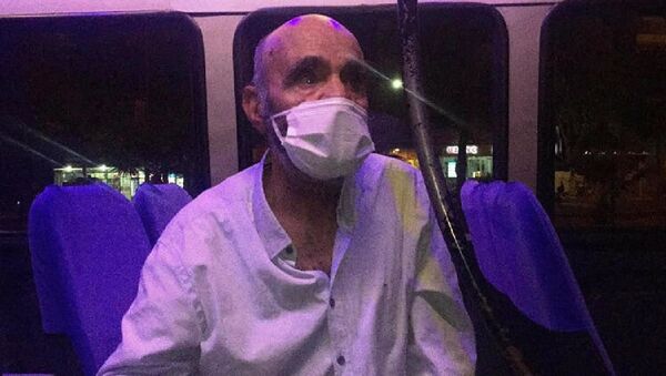 Karantinayı ihlal eden koronavirüs hastası minibüste yakalandı - Sputnik Türkiye
