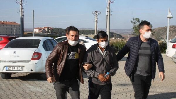 Otobüste yolcuya cinsel tacizde bulunduğu iddia edilen muavin tutuklandı - Sputnik Türkiye