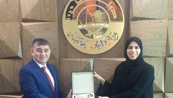 Katar Dışişleri Bakanlığı Sözcüsü Lulva el-Hatır (sağda), Türkiye'nin Doha Büyükelçisi Mustafa Göksu (solda) ile bölgedeki gelişmeleri görüştü. - Sputnik Türkiye