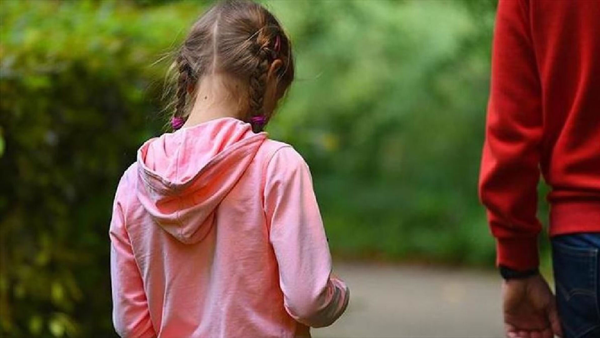 İzmir'de elleri ve ayakları bağlı şekilde bulunan 13 yaşındaki kız