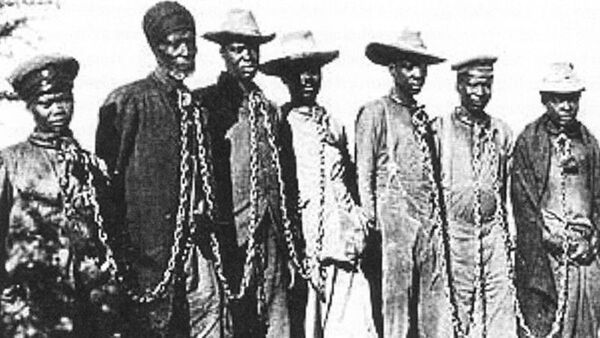 Almanya imparatorluk dönemine denk gelen 1904-1908 arasında Namibya'da sömürgeciliğe karşı isyan eden 100 binden fazla kişiyi katletti: Namibya soykırımından bir fotoğraf... - Sputnik Türkiye