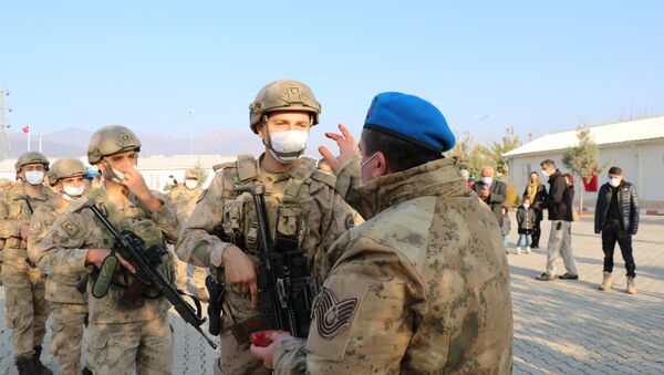 Gaziantep'in İslahiye ilçesinde bulunan Gaziantep Jandarma Komando Tabur Komutanlığında konuşlanan 50 komando Suriye'nin Cerablus kentine uğurlandı. - Sputnik Türkiye