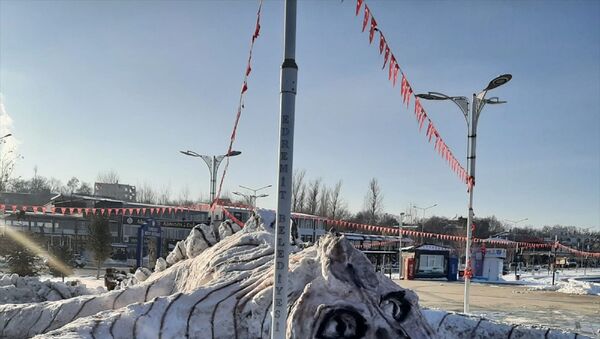 Belediyesi personelinin biriken karlardan yaptığı Van Gölü canavarı - Sputnik Türkiye