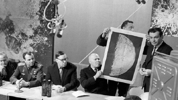 Sovyetler Birliği’ne ait Luna 9 uzay aracının Dünya’ya gönderdiği yüzeyin ilk panoramik görüntüleri - Sputnik Türkiye