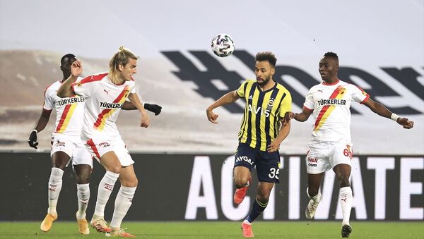 Süper Lig'in 26. haftasında Göztepe'yi ağırlayan Fenerbahçe, sahadan 1-0 mağlup ayrıldı. - Sputnik Türkiye