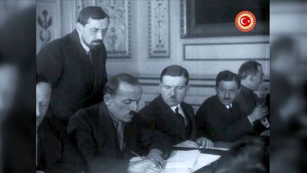 TBMM Başkanlığı, Moskova Antlaşmasının tarihi görüntülerini paylaştı - Sputnik Türkiye