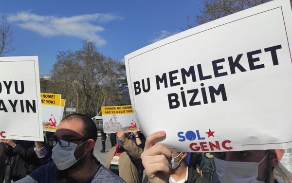 Gençlik örgütleri, ABD'nin Karadeniz'e savaş gemisi yollamasını protesto etti - Sputnik Türkiye