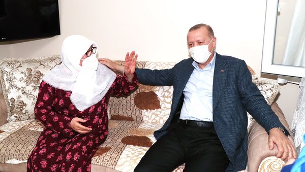 Cumhurbaşkanı Erdoğan, Mahruze Keleş’i evinde ziyaret etti  - Sputnik Türkiye