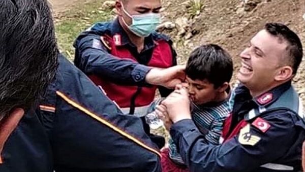 Burdur'da kaybolan otizmli çocuk 46 saat sonra bulundu - Sputnik Türkiye