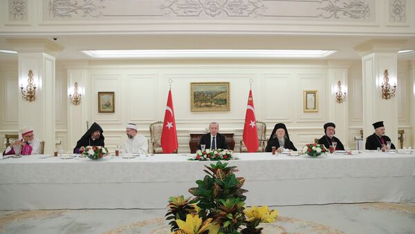 Cumhurbaşkanı Recep Tayyip Erdoğan , azınlık cemaatlerinin temsilcileri ile iftar yemeğinde bir araya geldi. - Sputnik Türkiye