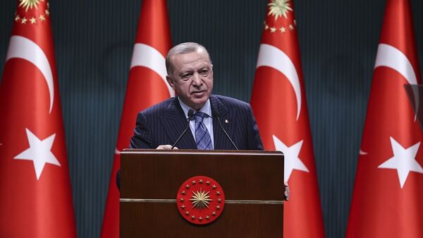 Türkiye Cumhurbaşkanı Recep Tayyip Erdoğan, Cumhurbaşkanlığı Kabine Toplantısı'nın ardından açıklamalarda bulundu. - Sputnik Türkiye