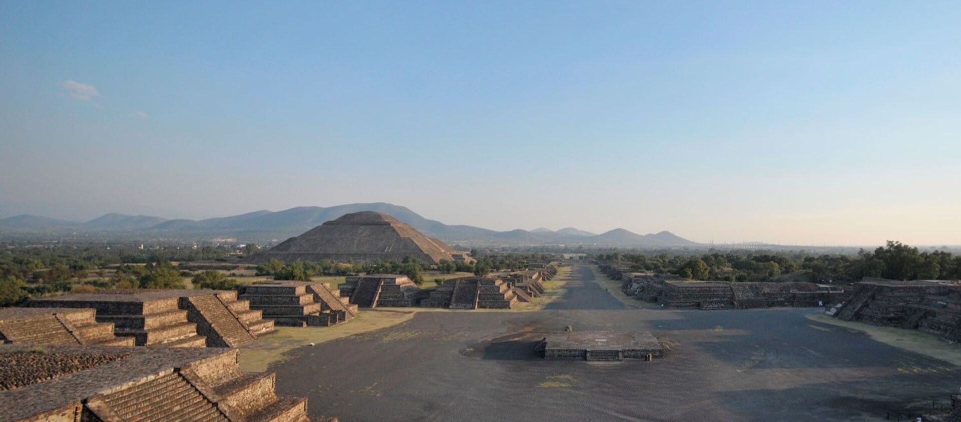 Yılda 2.6 milyon ziyaretçi ile Meksika'nın en önemli turizm simgesi olan Teotihuacan Piramitleri'nin yakınındaki özel lunapark inşaatı nedeniyle UNESCO Dünya Mirası Listesi’nden çıkarılabileceği bildirildi. - Sputnik Türkiye, 1920, 27.05.2021