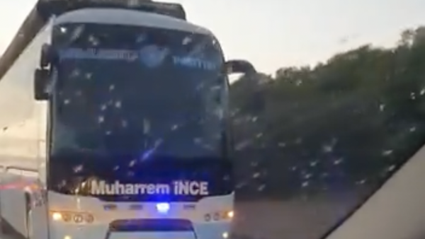 Memleket Partisi'nin seçim otobüsü - Sputnik Türkiye