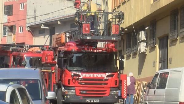 Kağıthane'de imalathanede yangın: İşçiler, merdiven engeli yüzünden birinci katta mahsur kaldı - Sputnik Türkiye