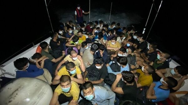 Bodrum açıklarındaki yelkenli teknede 63 göçmen yakalandı - Sputnik Türkiye