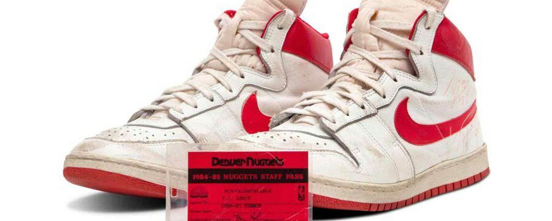 Michael Jordan'ın ilk sezon giydiği ayakkabılar  - Sputnik Türkiye, 1920, 25.10.2021