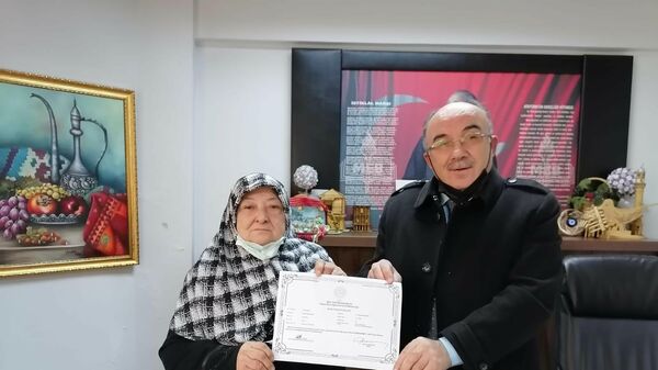 Ehliyet almak için 76 yaşında okuma yazma öğrendi - Sputnik Türkiye
