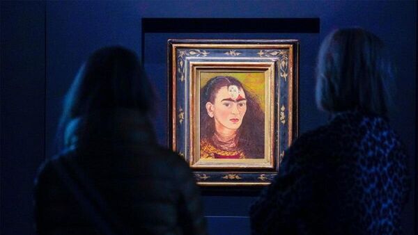 Meksikalı ressam Frida Kahlo'ya ait bir tablo, New York'ta düzenlenen müzayedede 34.9 milyon dolara alıcı buldu. - Sputnik Türkiye