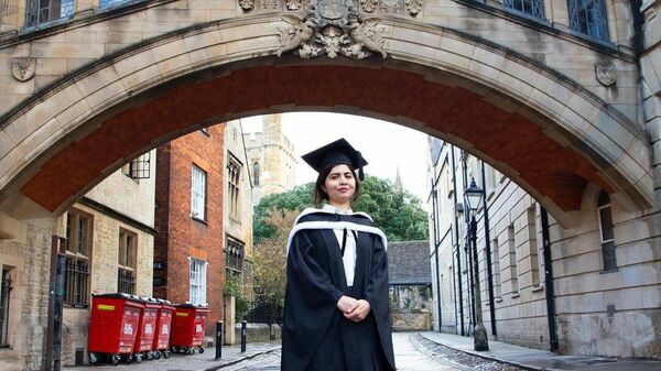 Malala Yusufzay, Oxford Üniversitesi'nden felsefe, siyaset ve ekonomi derecesiyle mezun olmasına dair fotoğrafları sosyal medyada paylaştı. - Sputnik Türkiye
