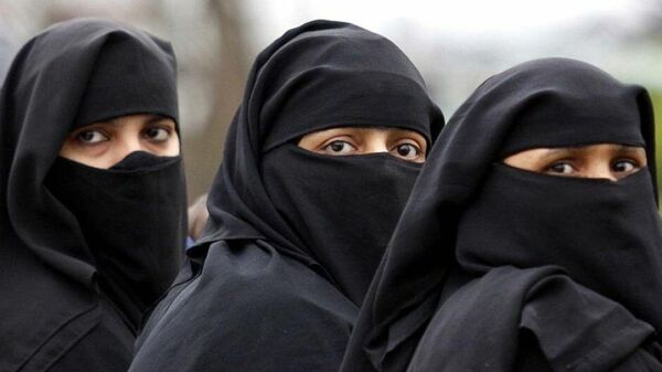 Hindistan'da Müslüman kadınları 'satışa çıkaran' uygulama kapatıldı - Sputnik Türkiye