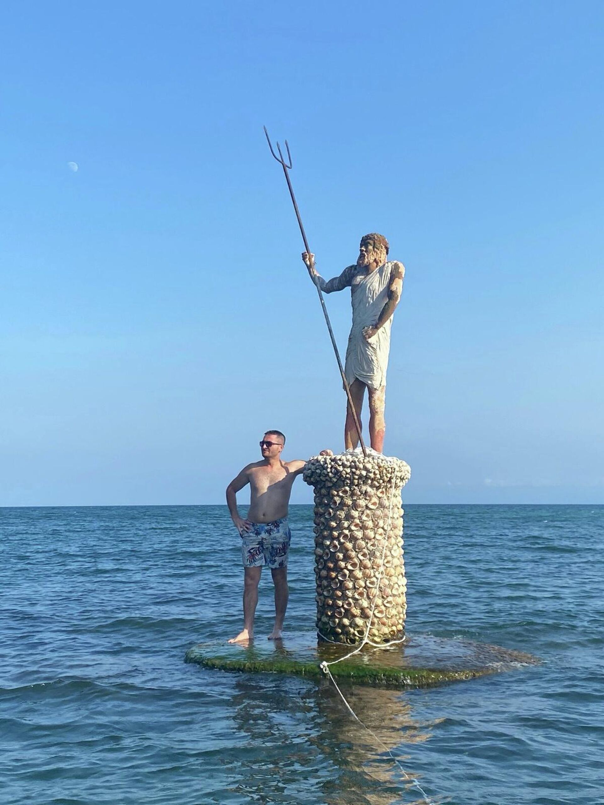 Sinop'ta heykeltıraş Kaya'nın yaptığı, deniz tanrısı Poseidon'u temsil eden heykel, sosyal medyanın hedefi oldu. - Sputnik Türkiye, 1920, 24.01.2022