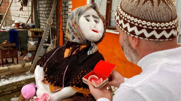 Yaptığı kardan kadına diş hediye eden Ertan Kalktık - Sputnik Türkiye
