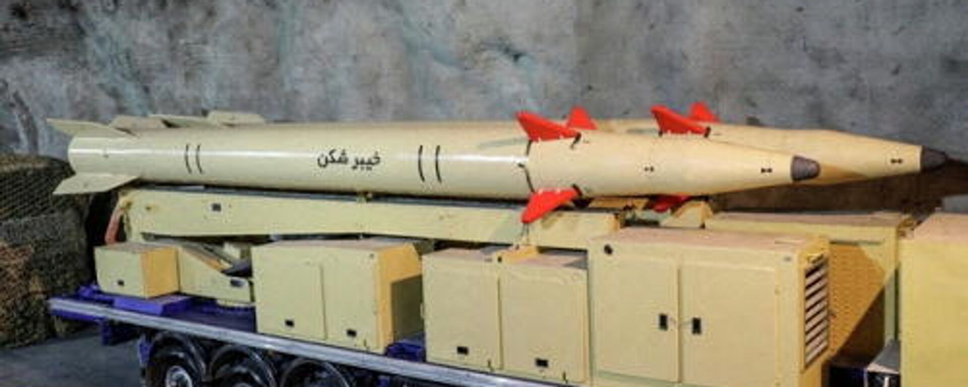  İran Devrim Muhafızları tarafından üretilip envantere alınan Hayberşeken (Hayberkıran) isimli uzun menzilli balistik füze - Sputnik Türkiye, 1920, 09.02.2022