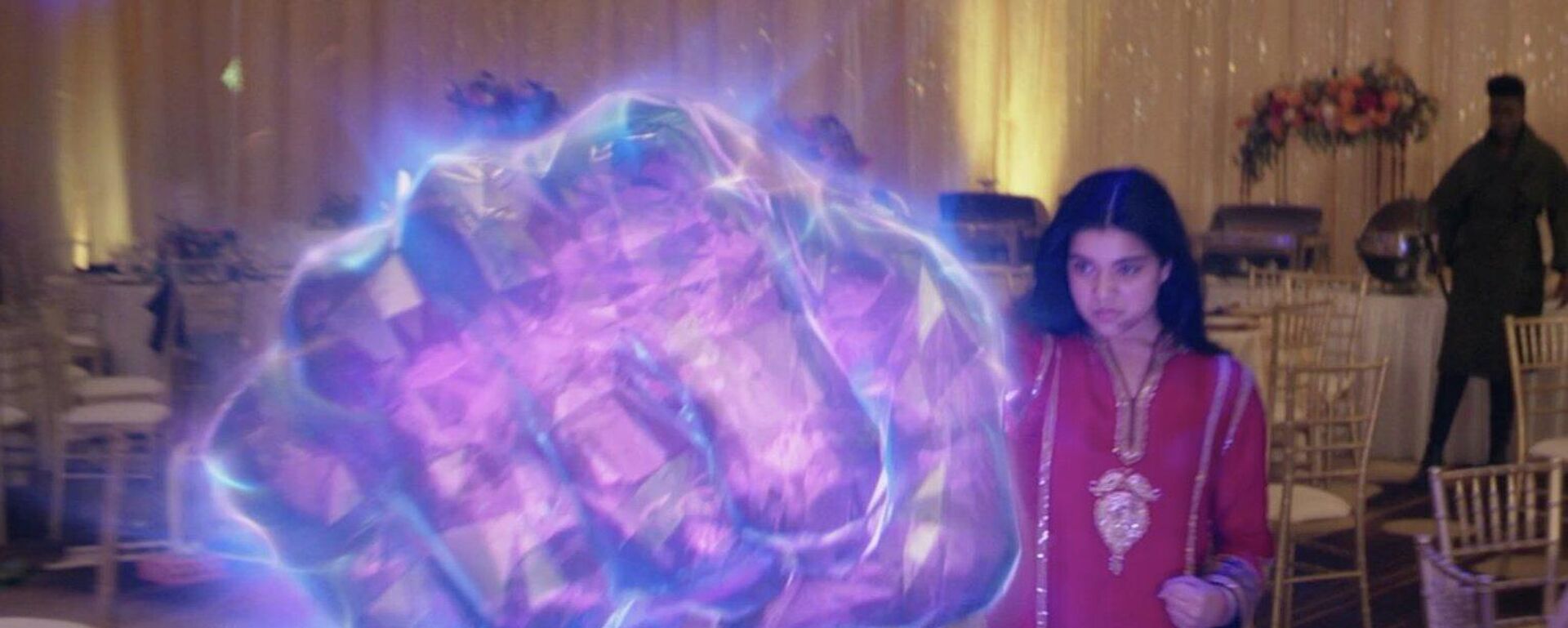 16 yaşındaki  Pakistan kökenli Amerikalı Kamala Khan, namı diğer Ms. Marvel (Bayan Marvel), Marvel Stüdyoları'nın ilk Müslüman süper kahraman dizisi olarak 8 Haziran'da Disney+'da yayımlanacak. Kamala'nın edindiği süper güçler ona enerji atlama taşları yaratma ve büyük bir enerji yumruğuyla yumruk atma yeteneği veriyor.  - Sputnik Türkiye, 1920, 16.03.2022