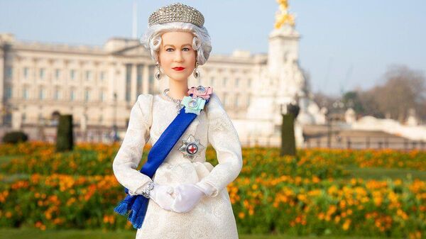 Kraliçe Elizabeth 96 yaşına girdi: Doğum gününe özel Barbie bebeği üretildi - Sputnik Türkiye