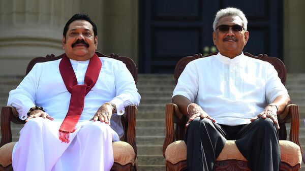 Sri Lanka'yı hanedanlık gibi yöneten  Mahinda Rajapaksa ve Gotabaya Rajapaksa (sağda) kardeşler - Sputnik Türkiye