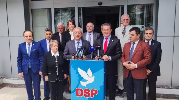 TDP Genel Başkanı Mustafa Sarıgül, DSP Genel Başkanı Önder Aksakal bir araya geldi - Sputnik Türkiye