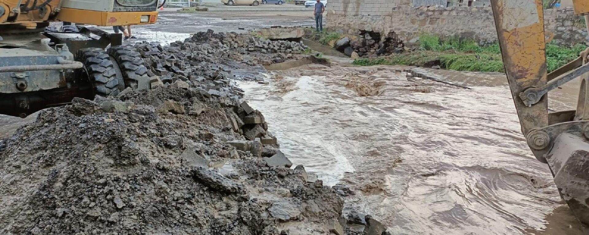 Doğubayazıt ilçesinde Bardaklı, Gürbulak ve Karabulak köylerinde dün meydana gelen sel felaketinde 34 yapı hasar gördü - Sputnik Türkiye, 1920, 28.06.2022