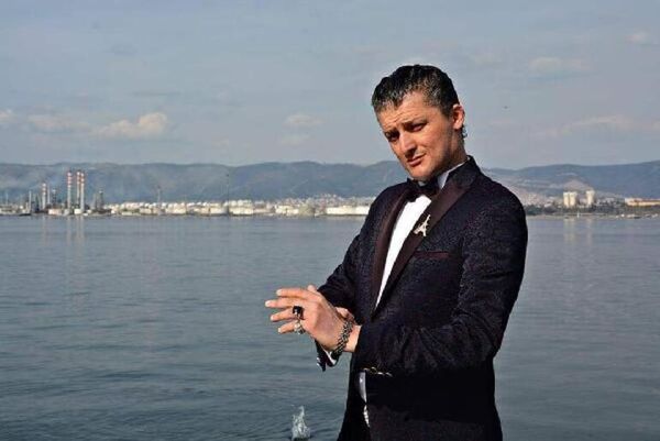 Sicilya'dan etkilenip her gün damat gibi giyinen 'Ferdi Romeo': Böyle giyinmeme rağmen evlenemedim - Sputnik Türkiye