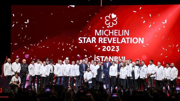 Dünyanın en prestijli restoran değerlendirme sistemlerinden biri olan Michelin Rehberi İstanbul 2023'ün ilk seçkisi Zorlu Performans Sanatları Merkezi'nde düzenlenen törende açıklandı. - Sputnik Türkiye