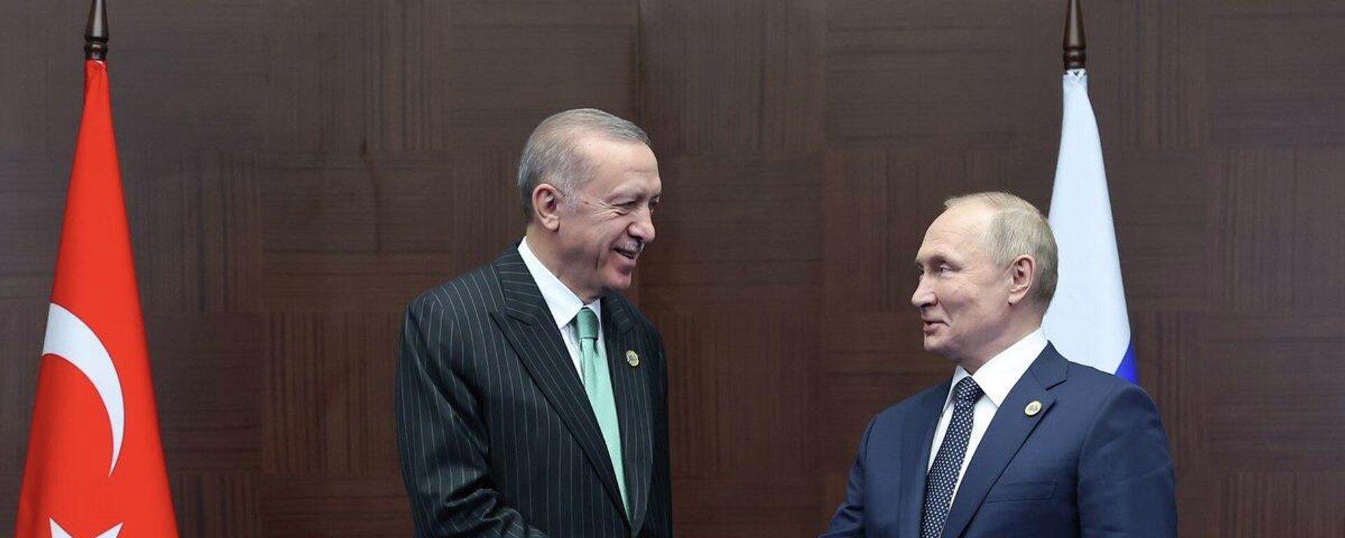 Cumhurbaşkanı Recep Tayyip Erdoğan, Astana'daki CICA Zirvesi kapsamında Rusya Devlet Başkanı Vladimir Putin ile bir araya geldi. - Sputnik Türkiye, 1920, 13.10.2022