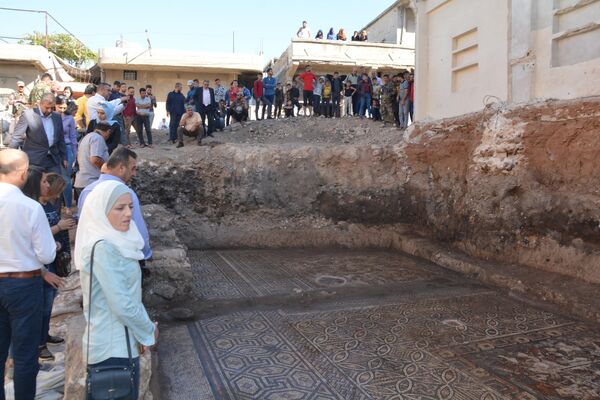 Suriye'nin merkezindeki Rastan şehrnde Roma dönemine ait bir mozaik bulundu - Sputnik Türkiye