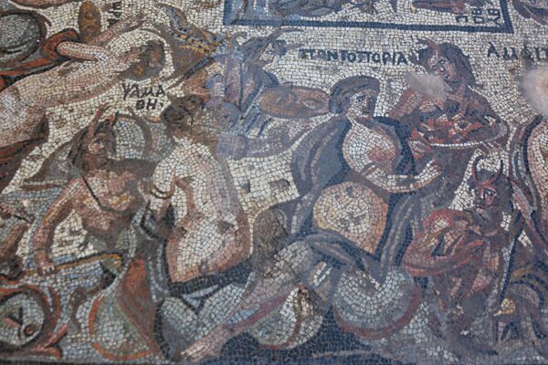 Suriye'nin merkezindeki Rastan kentinde Roma dönemine ait bir mozaik bulundu - Sputnik Türkiye