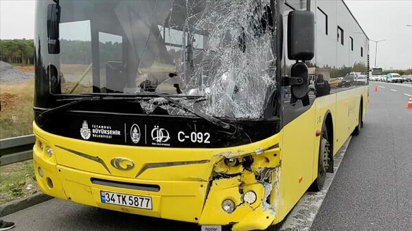 İETT otobüsü ile servis minibüsü çarpıştı: 7 yaralı
 - Sputnik Türkiye