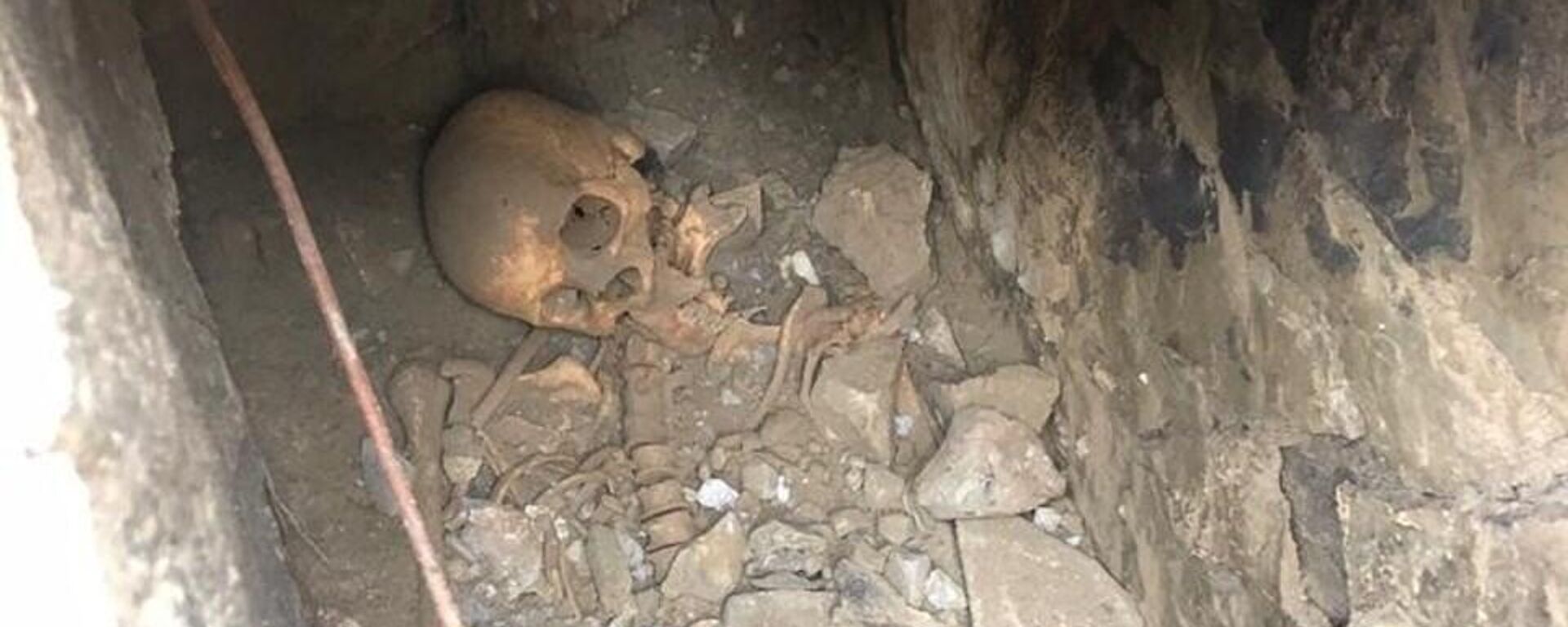 İstanbul’da kazı çalışmasında esrarengiz olay: Kafatası ve iskelet bulundu - Sputnik Türkiye, 1920, 30.11.2022