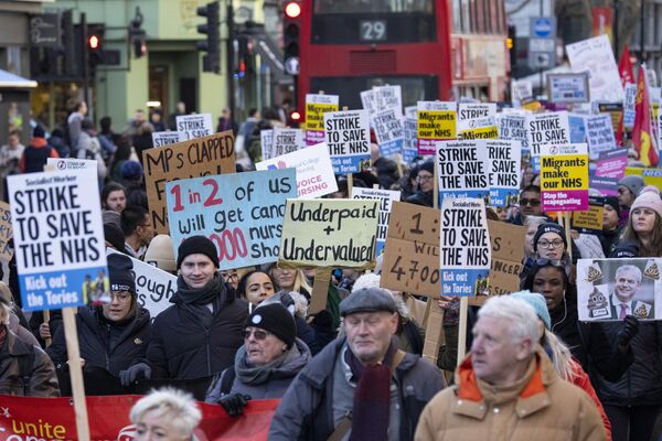 İngiltere genelinde hemşireler, enflasyon ve hayat pahalılığını protesto etmek için iş bıraktı.
 - Sputnik Türkiye