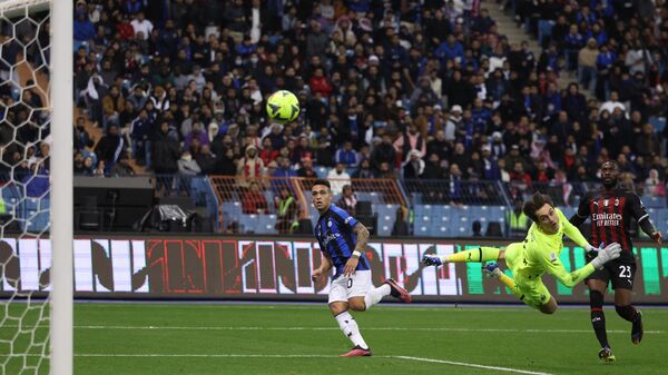 İtalya Süper Kupası finalinde Inter, ezeli rakibi Milan'ı 3-0 yenerek şampiyon oldu. - Sputnik Türkiye